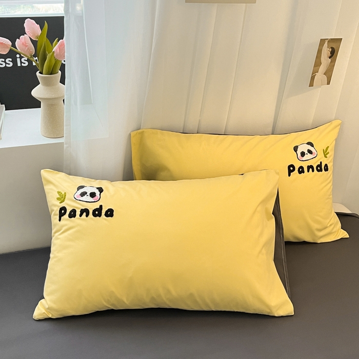 91家纺网 家纺一手货源 找家纺 沐慕 2025新款简约亲肤毛巾绣四件套 幸运熊猫-黄色