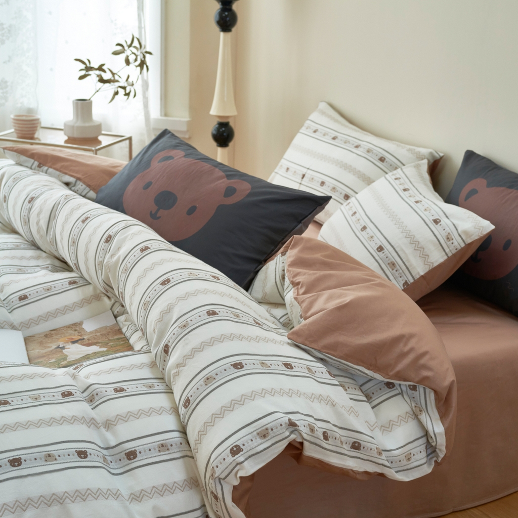 91家纺网 家纺一手货源 找家纺 （总）金丝鸟家纺 2025新款专版全棉三层纱提花四件套波纹小熊系列