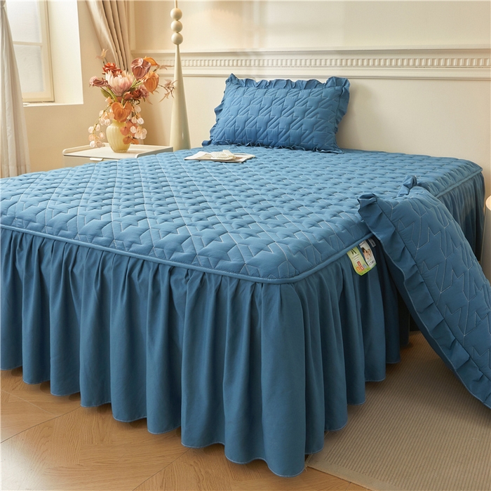 91家纺网 家纺一手货源 找家纺 十个点家纺 2025新款千鸟格磨毛绗缝夹棉纯色花边床裙三件套 经典兰色