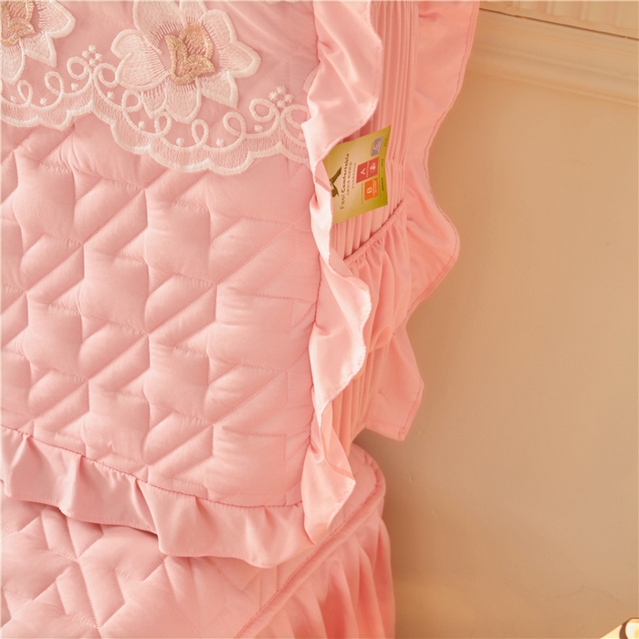 91家纺网 家纺一手货源 找家纺 十个点家纺 2025新款千鸟格磨毛绗缝夹棉纯色花边床头罩 经典玉粉