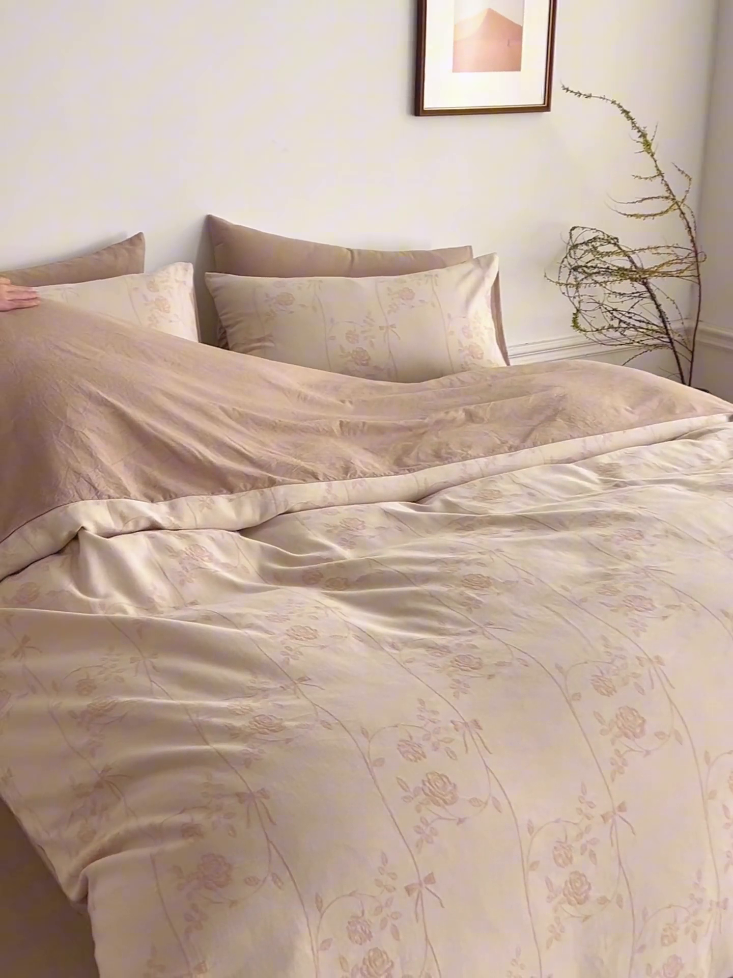 91家纺网 家纺一手货源 找家纺 安莱生活 2025新款60s双层纱色织大提花枝上玫瑰四件套系列 枝上玫瑰-卡其