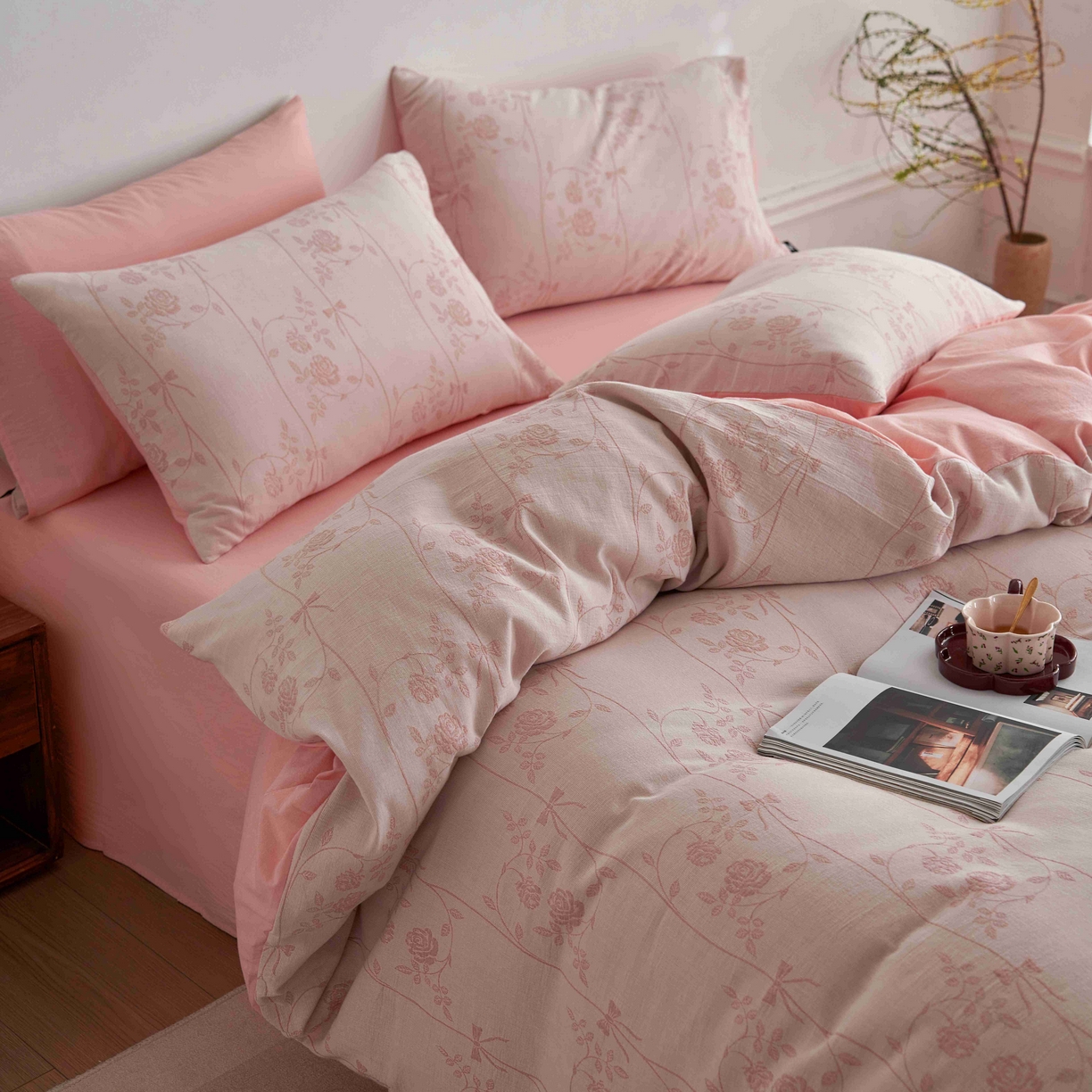 91家纺网 家纺一手货源 找家纺 安莱生活 2025新款60s双层纱色织大提花枝上玫瑰四件套系列 枝上玫瑰-嫩粉