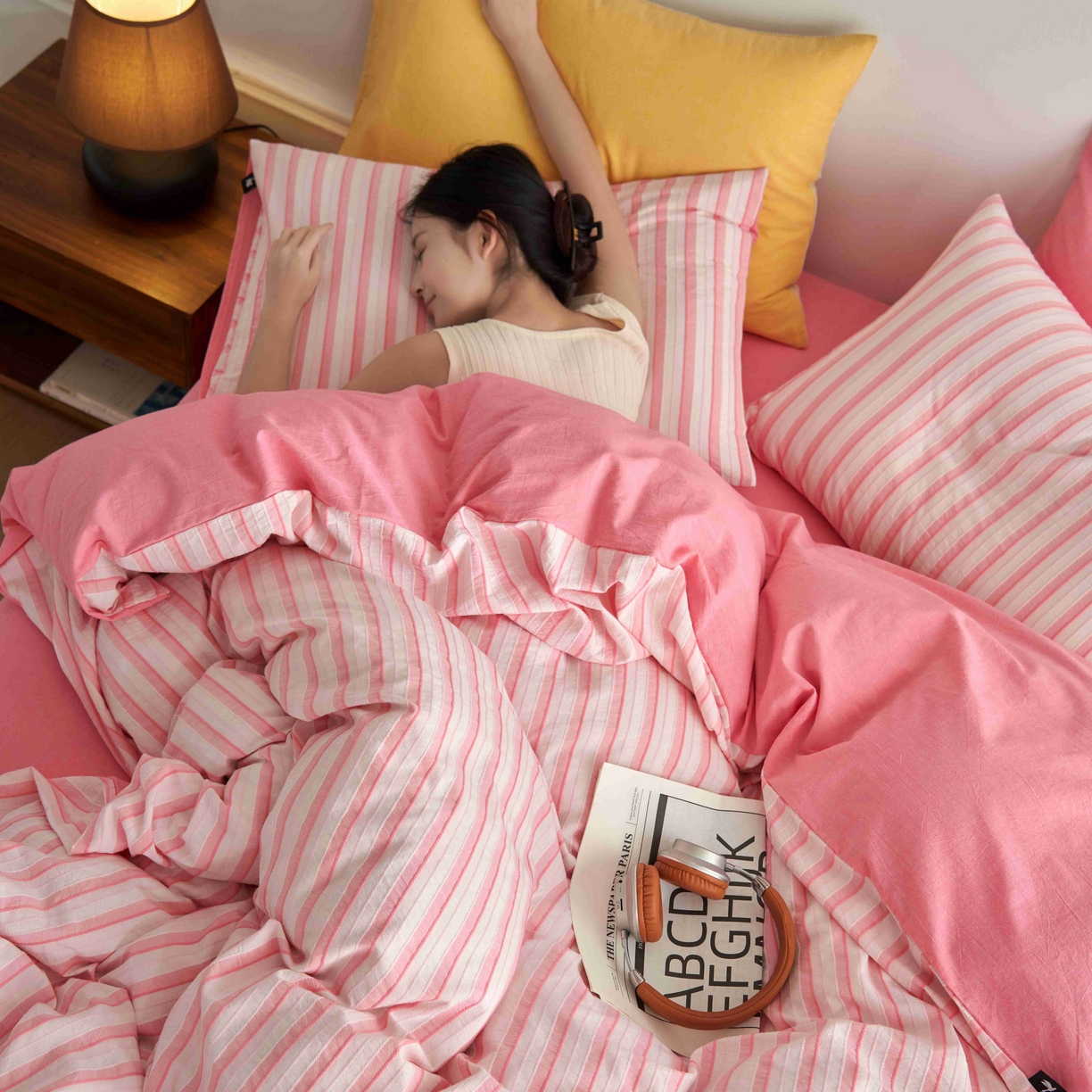 91家纺网 家纺一手货源 找家纺 安莱生活 2025新款60s色织大提花秘境条纹四件套系列 桃粉混条