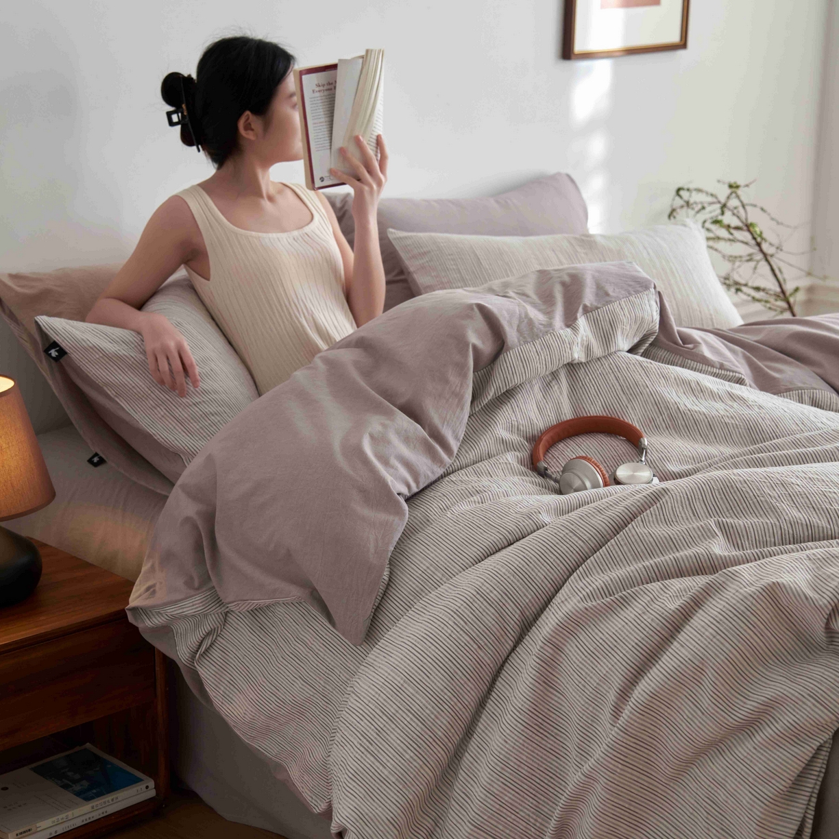 91家纺网 家纺一手货源 找家纺 安莱生活 2025新款60s色织大提花秘境条纹四件套系列 银灰混条