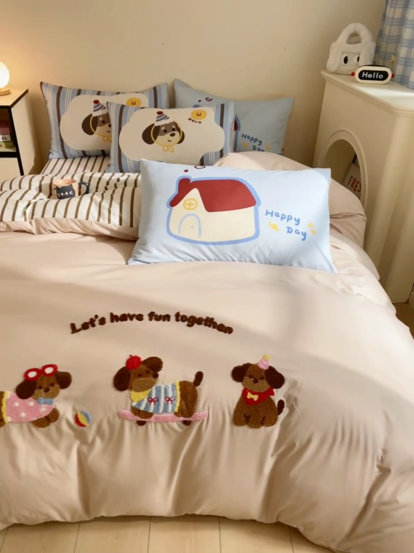 91家纺网 家纺一手货源 找家纺 沐慕 2025新款大版印加绣款四件套 腊肠狗