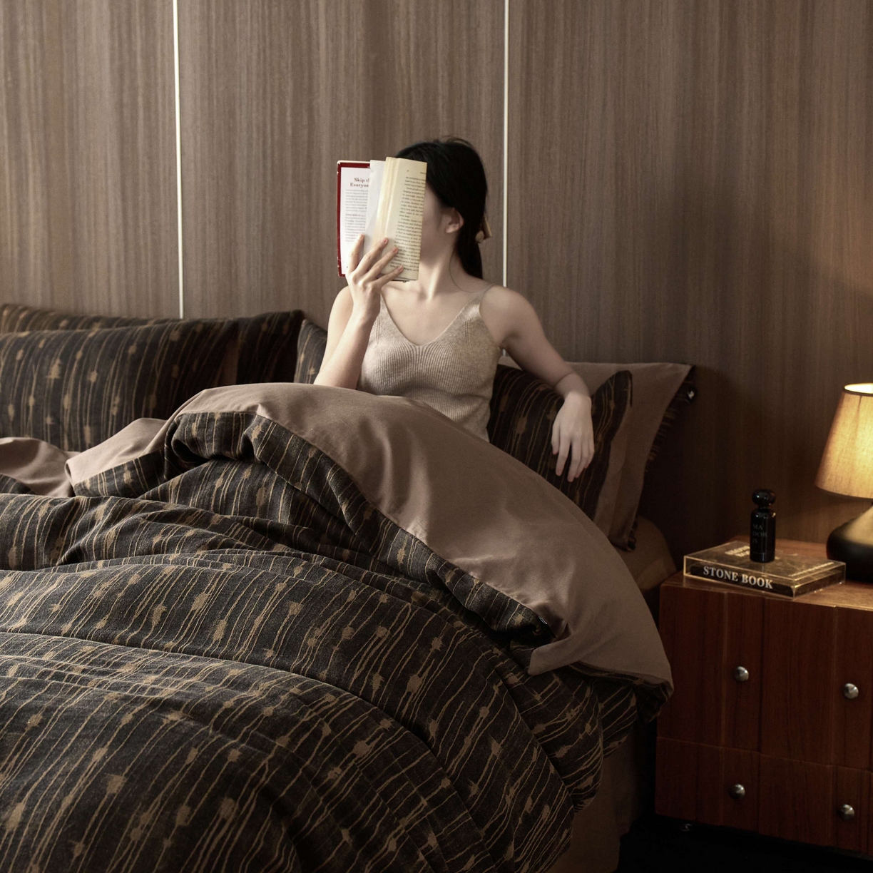 91家纺网 家纺一手货源 找家纺 安莱生活 2025年全棉色织人字纹提花三系列四件套 米兰迪-黑