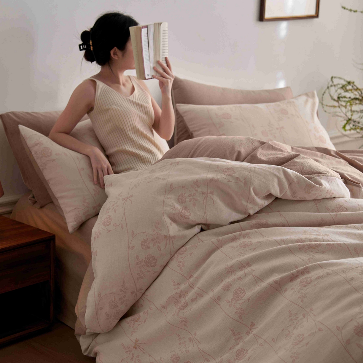 91家纺网 家纺一手货源 找家纺 安莱生活 2025新款60s双层纱色织大提花枝上玫瑰四件套系列 枝上玫瑰-卡其