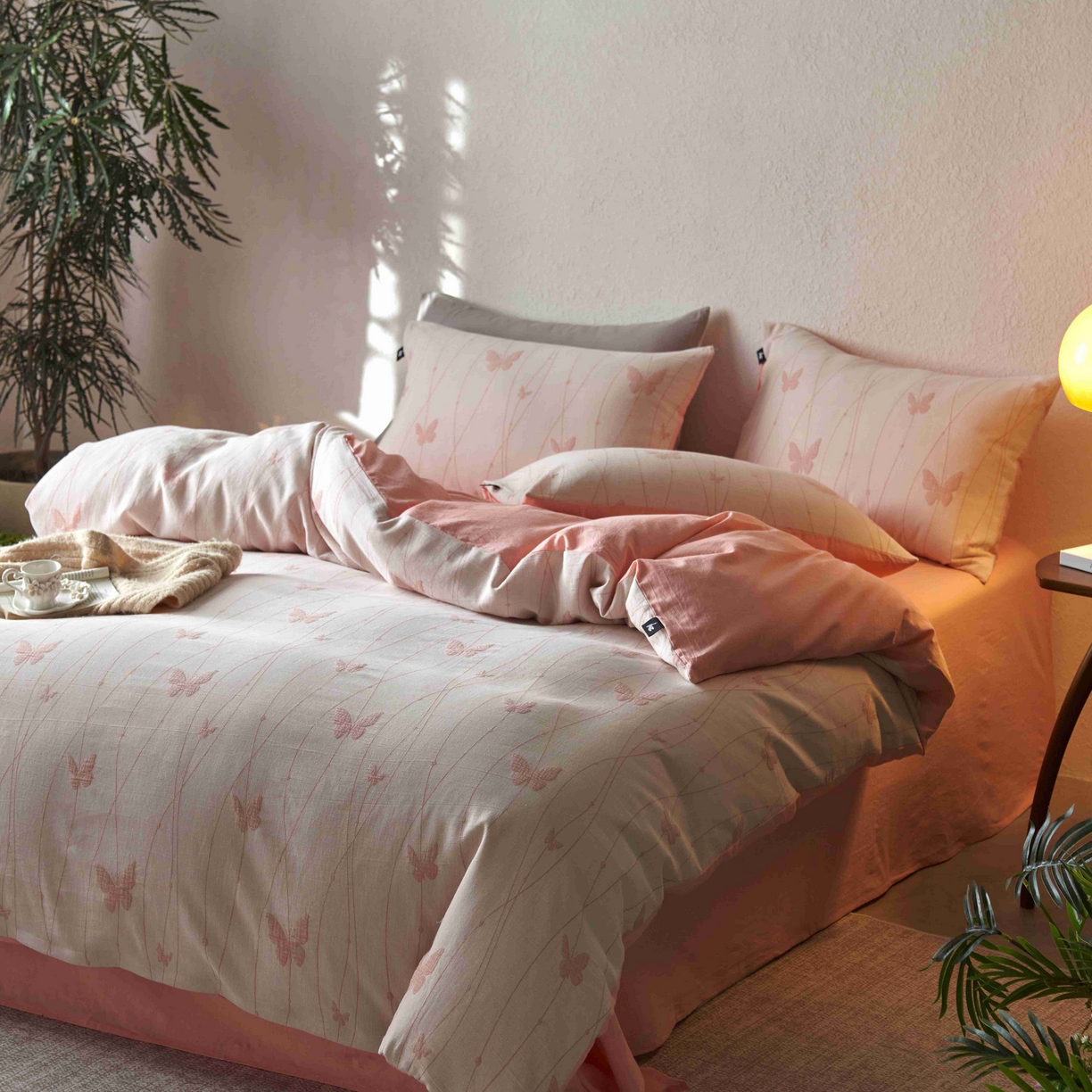 91家纺网 家纺一手货源 找家纺 安莱生活 2025新款60s双层纱色织大提花蝶舞翩翩四件套系列 蝶舞翩翩-嫩粉