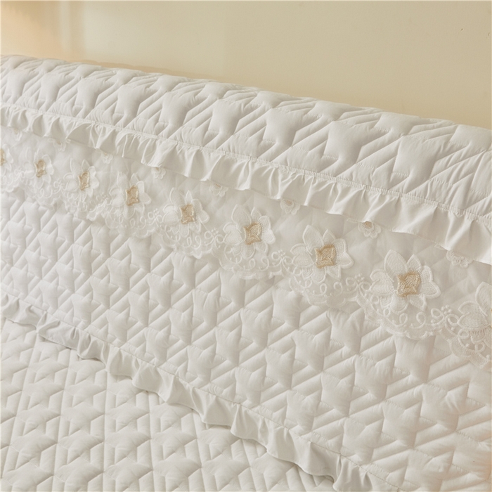 91家纺网 家纺一手货源 找家纺 十个点家纺 2025新款千鸟格磨毛绗缝夹棉纯色花边床头罩 经典白色