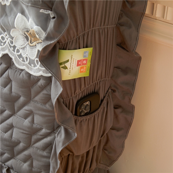 91家纺网 家纺一手货源 找家纺 十个点家纺 2025新款千鸟格磨毛绗缝夹棉纯色花边床头罩 经典深灰