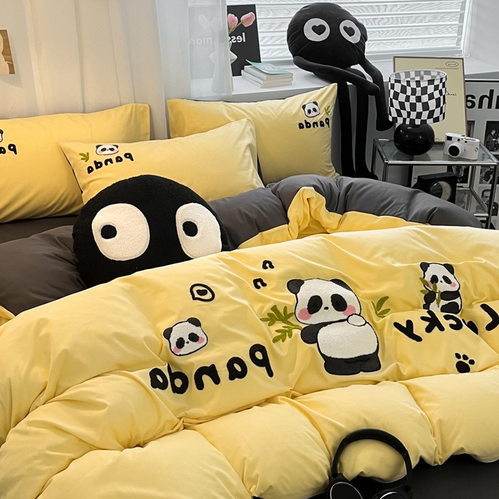 91家纺网 家纺一手货源 找家纺 沐慕 2025新款简约亲肤毛巾绣四件套 幸运熊猫-黄色