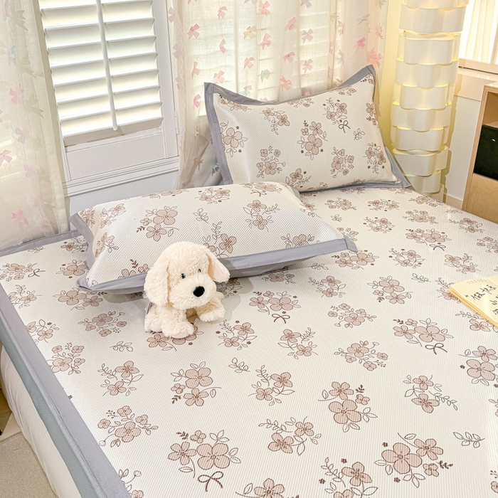 91家纺网 家纺一手货源 找家纺 2025新款小清新数码印花床笠款冰藤席 床笠繁花似锦