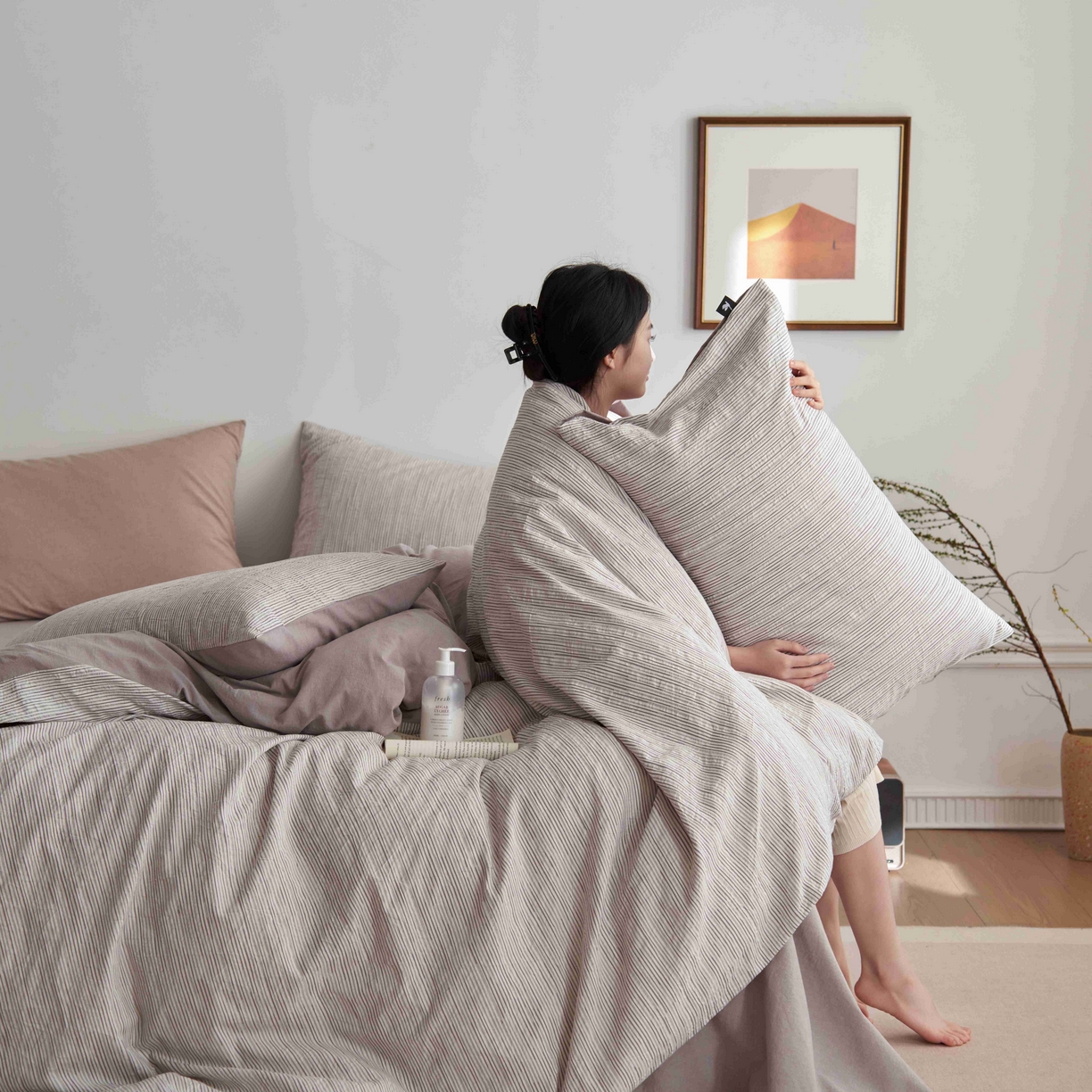 91家纺网 家纺一手货源 找家纺 安莱生活 2025新款60s色织大提花秘境条纹四件套系列 银灰混条