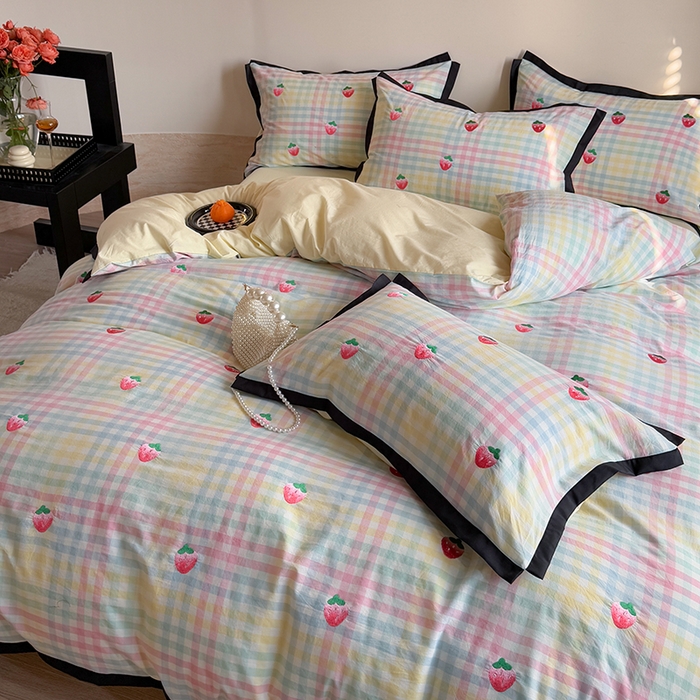 91家纺网 家纺一手货源 找家纺 优悦生活馆2025新款全棉纯棉水洗棉刺绣四件套 彩虹格-草莓