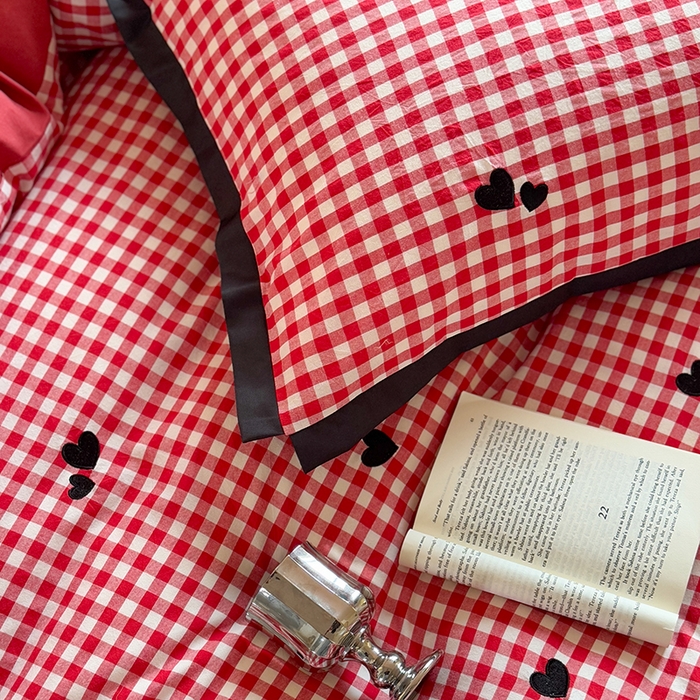 91家纺网 家纺一手货源 找家纺 优悦生活馆2025新款全棉纯棉水洗棉刺绣四件套 红格-爱心