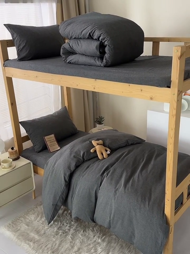 91家纺网 家纺一手货源 找家纺 水洗的故事 2025新款开学季色织水洗棉学生宿舍三件套 深灰素色