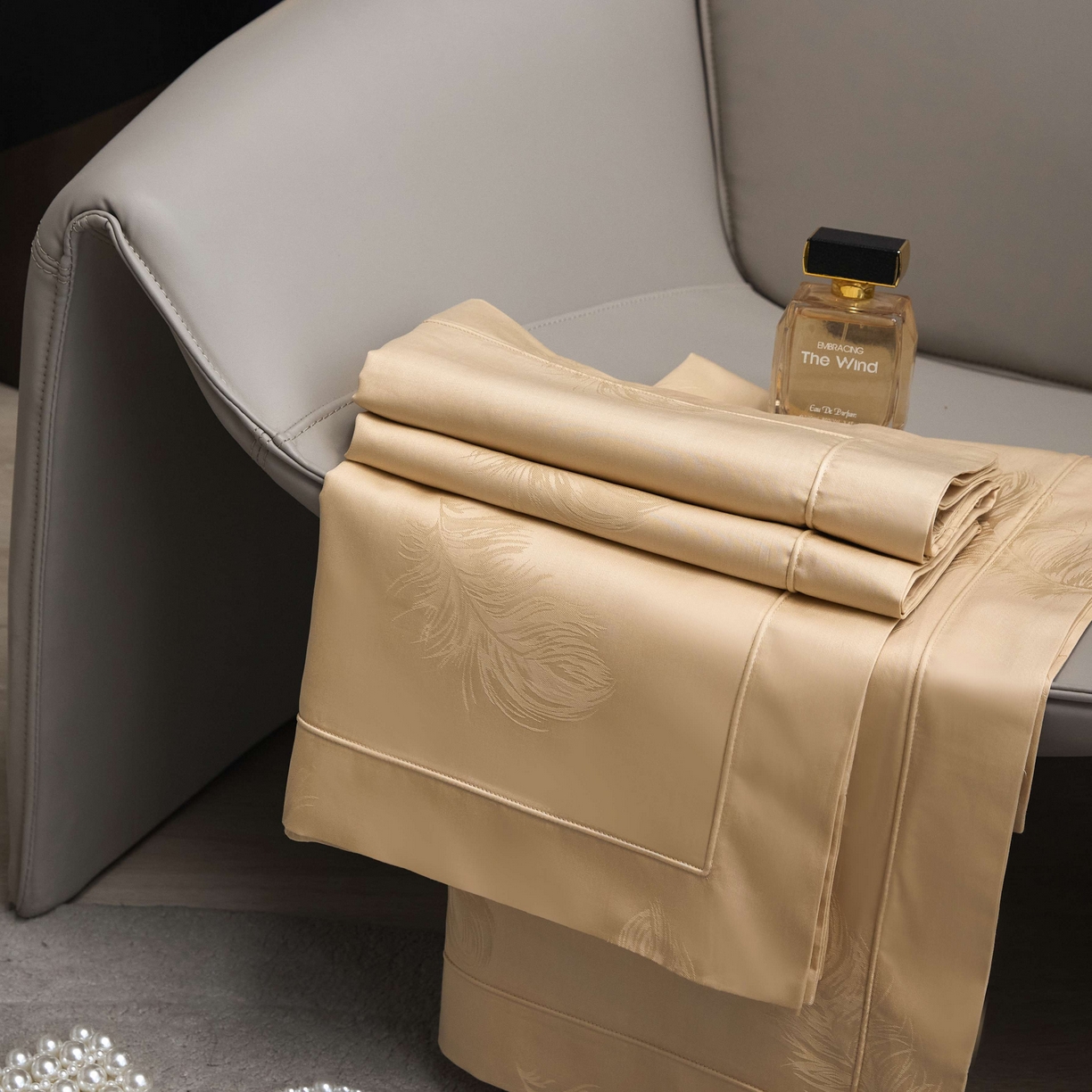 91家纺网 家纺一手货源 找家纺 榻尚家居 2025春夏新款长绒棉全棉纯棉贡缎提花手工立体埋绳工艺四件套 飘羽（香槟金）