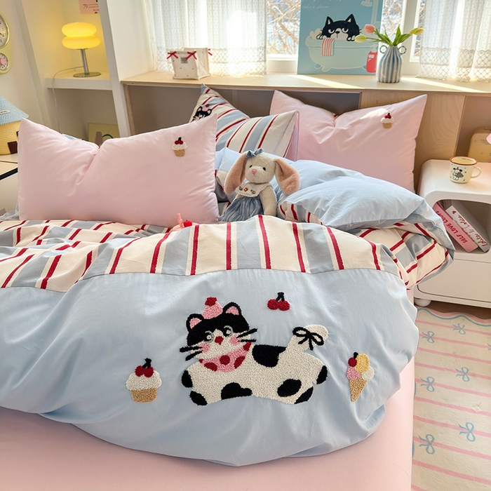 91家纺网 家纺一手货源 找家纺 娜娜 2025新款全棉立体毛巾绣四件套 派对猫咪