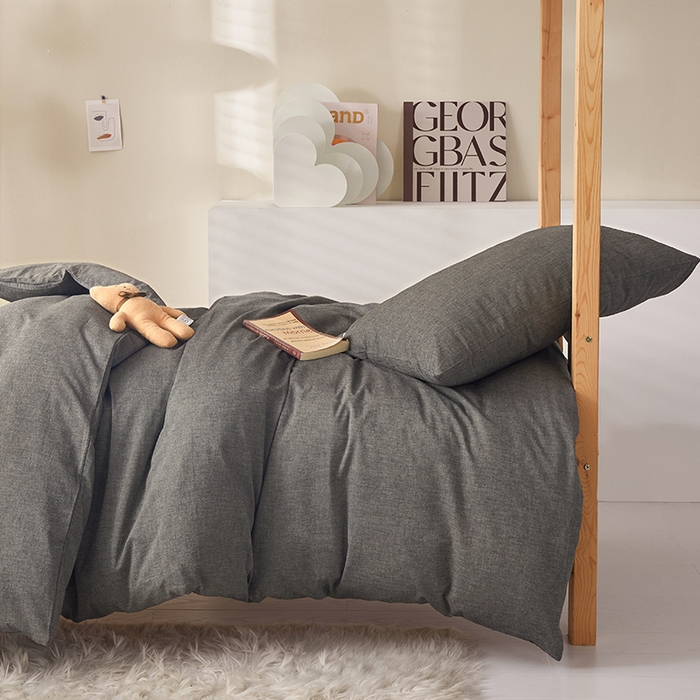 91家纺网 家纺一手货源 找家纺 水洗的故事 2025新款开学季色织水洗棉学生宿舍三件套 深灰素色