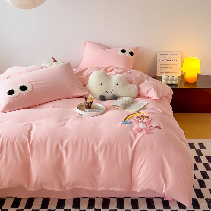 91家纺网 家纺一手货源 找家纺 宜家坊 2025新款卡通水洗棉毛巾绣四件套 彩虹龙粉