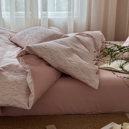 91家纺网 家纺一手货源 找家纺 山舍家居 2025新款色织针刺子提花四件套-無由 無由-白桃