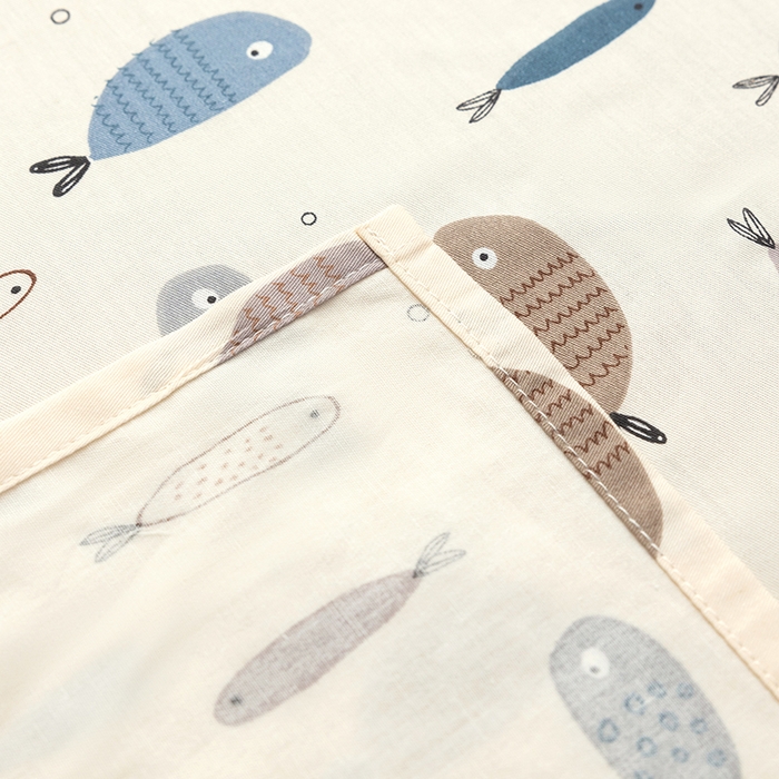 91家纺网 家纺一手货源 找家纺 绫韵 2025春夏新款ins清新卡通碎花全棉13372精梳纯棉单床单系列 鱼多多