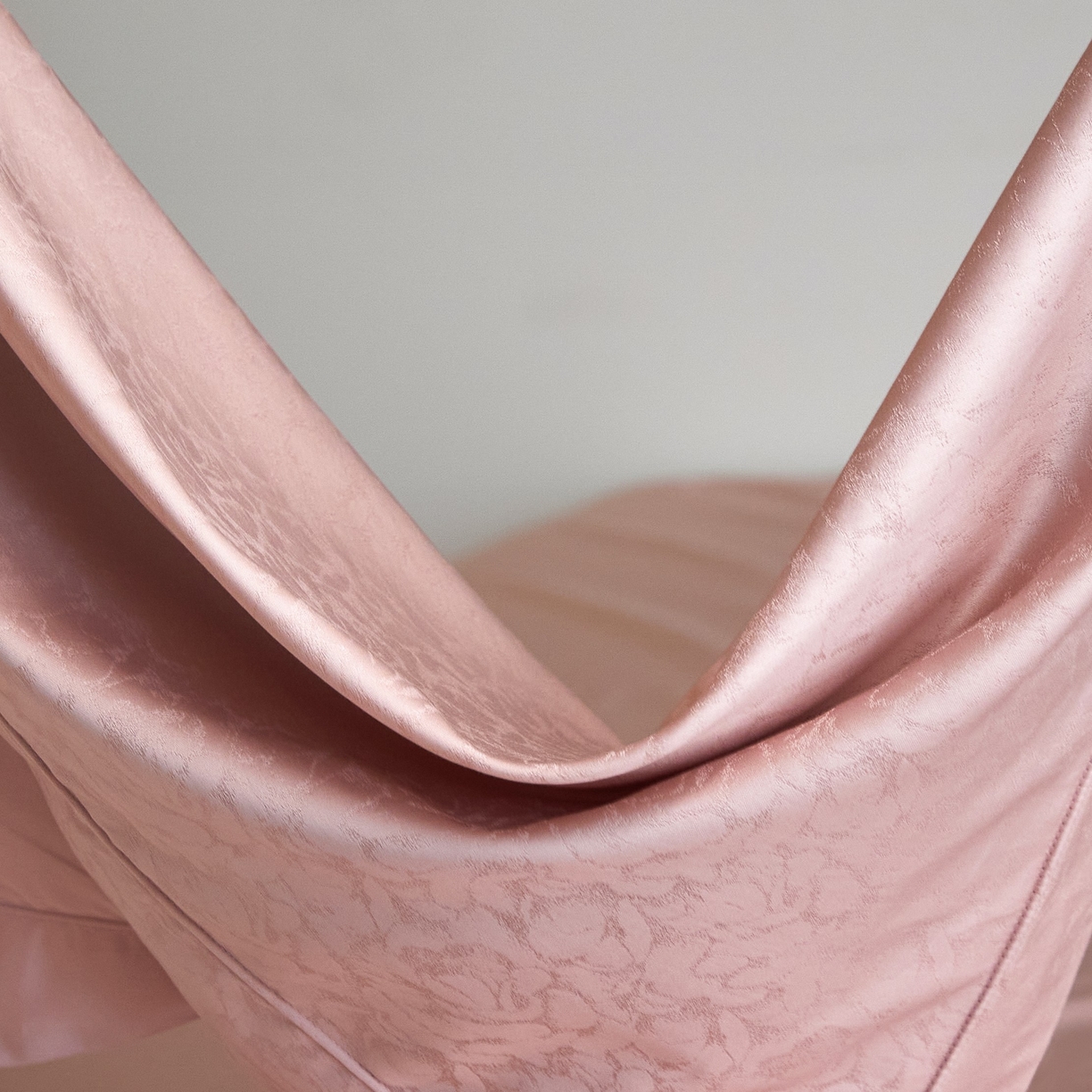 91家纺网 家纺一手货源 找家纺 榻尚家居 2025春夏新款长绒棉全棉纯棉贡缎提花手工立体埋绳工艺四件套 春柔似锦（粉玉）