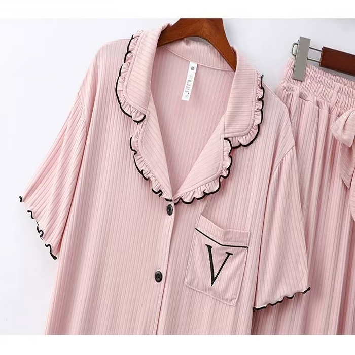 91家纺网 家纺一手货源 找家纺 洛兰沙家居馆【只代发】【只代发】 2025新款外贸欧美风8*5宽坑条莫代尔睡衣女春夏秋开衫翻领短袖长裤家居服 粉色