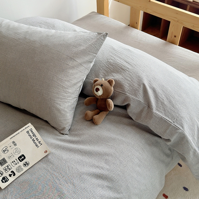 91家纺网 家纺一手货源 找家纺 水洗的故事 2025新款A类色织水洗棉学生三件套 灰细密条-