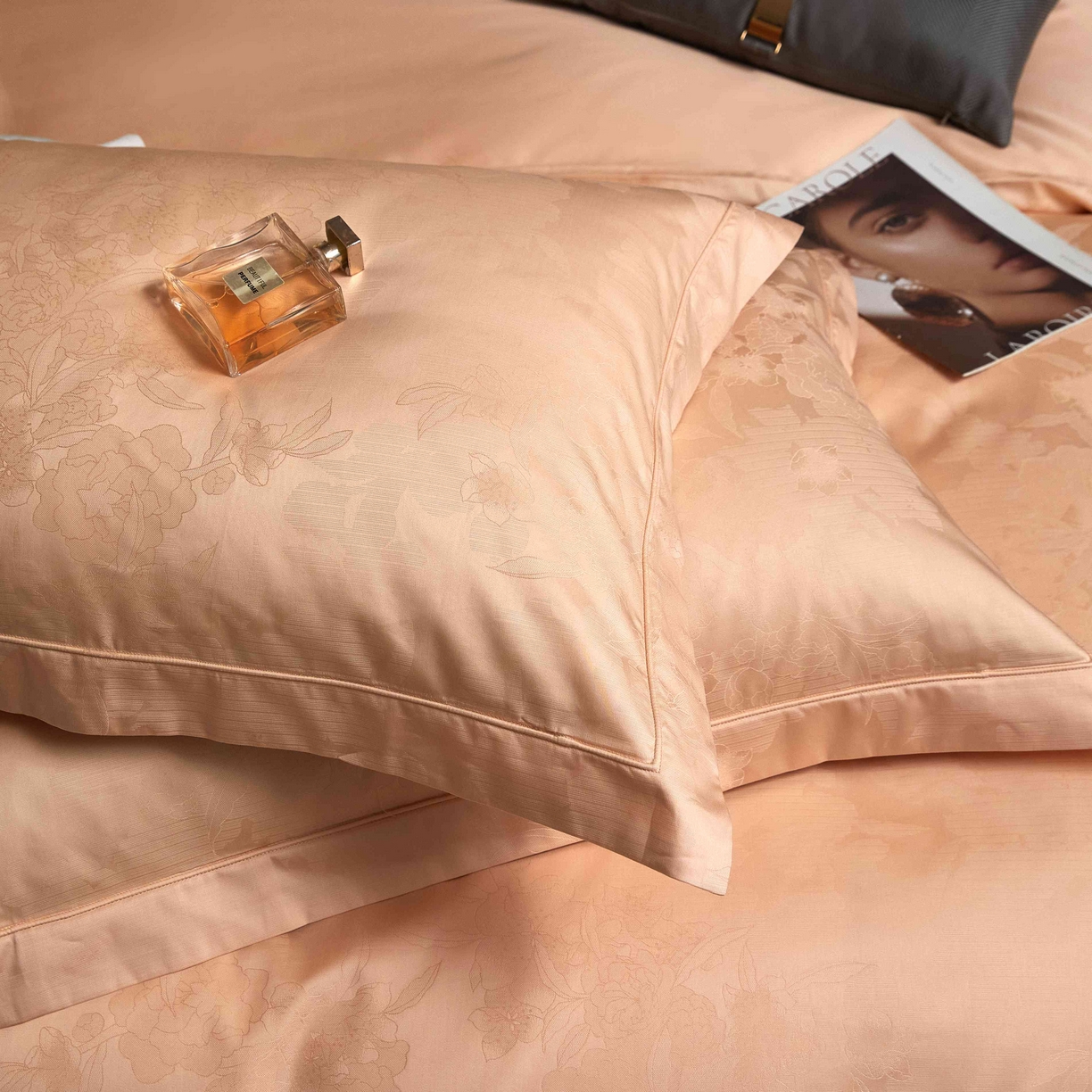 91家纺网 家纺一手货源 找家纺 榻尚家居 2025春夏新款长绒棉全棉纯棉贡缎提花手工立体埋绳工艺四件套 米菲娜（香槟色）