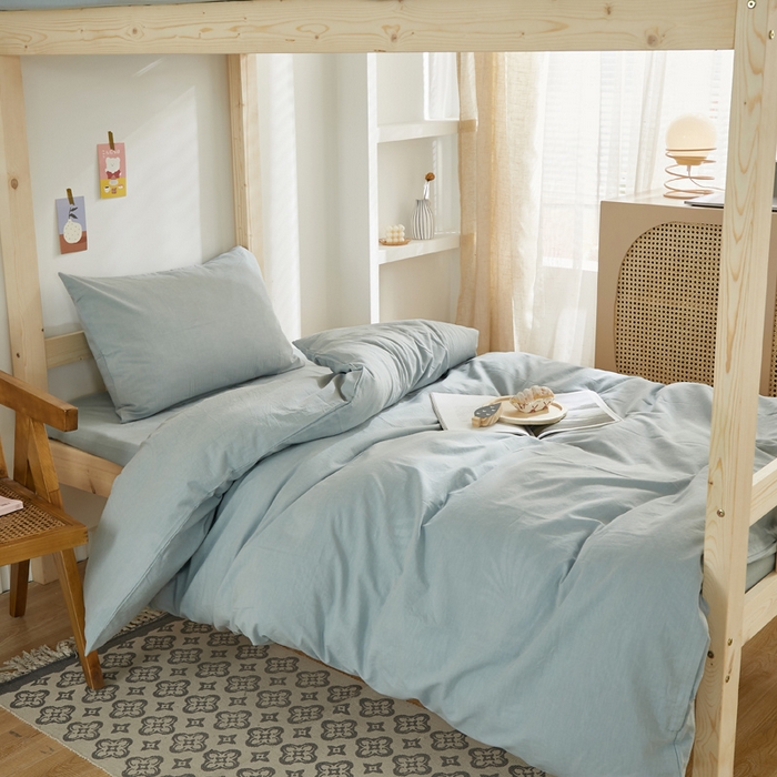 91家纺网 家纺一手货源 找家纺 水洗的故事 2025新款开学季色织水洗棉学生宿舍三件套 浅蓝素色