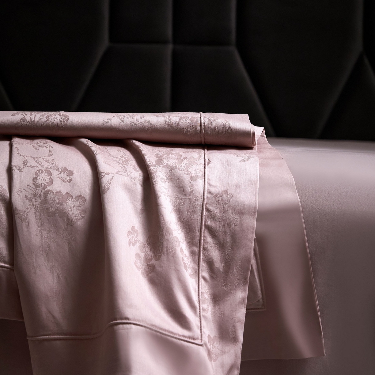 91家纺网 家纺一手货源 找家纺 榻尚家居 2025春夏新款长绒棉全棉纯棉贡缎提花手工立体埋绳工艺四件套 花香风呤-浅豆沙