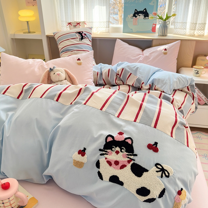 91家纺网 家纺一手货源 找家纺 娜娜 2025新款全棉立体毛巾绣四件套 派对猫咪