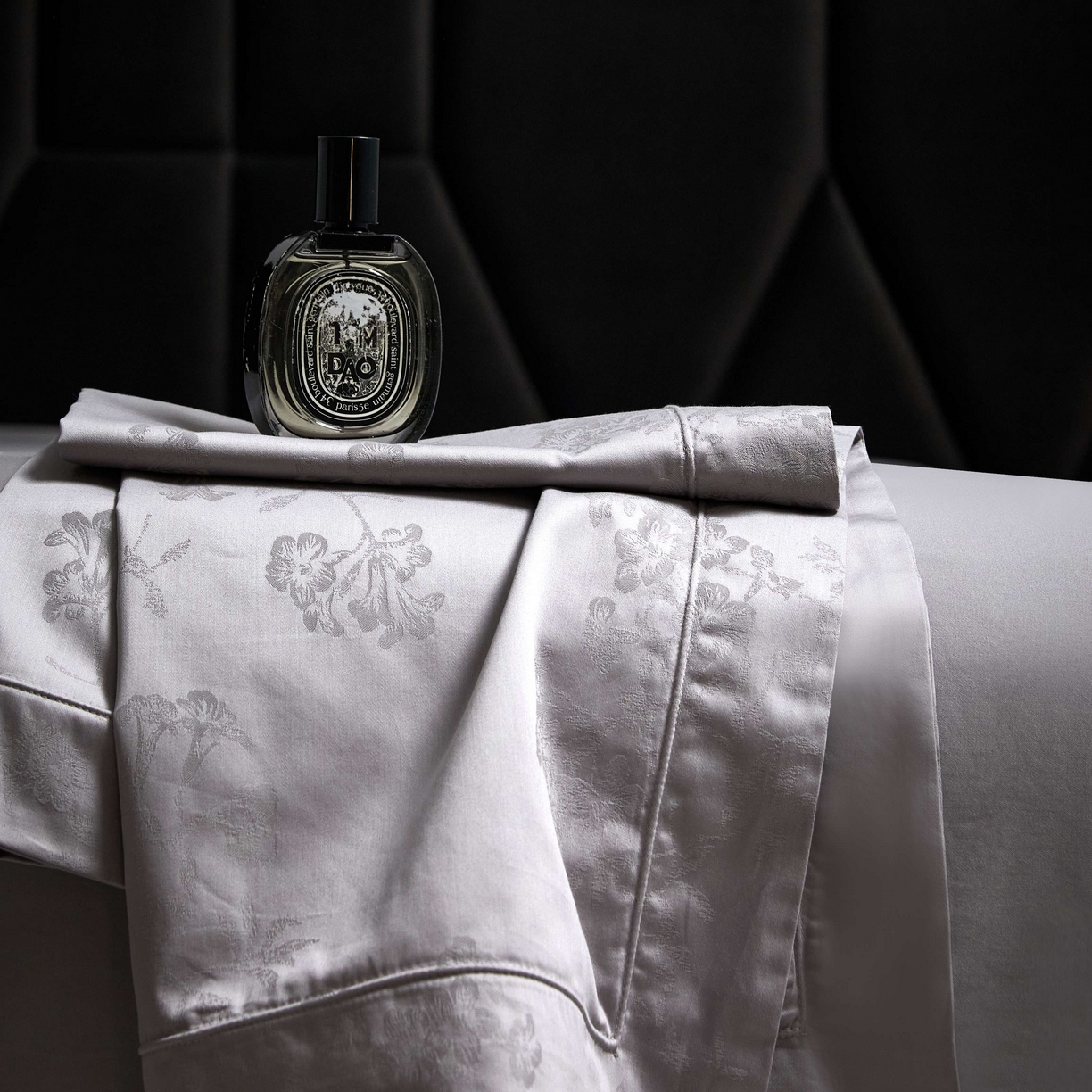 91家纺网 家纺一手货源 找家纺 榻尚家居 2025春夏新款长绒棉全棉纯棉贡缎提花手工立体埋绳工艺四件套 花香风呤-浅灰