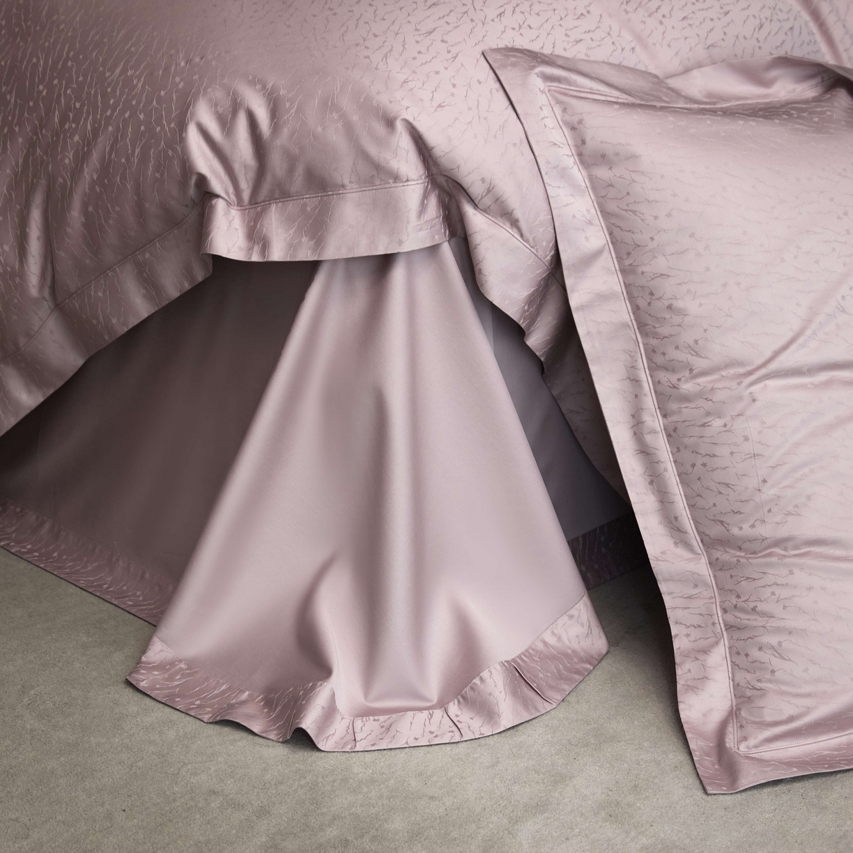 91家纺网 家纺一手货源 找家纺 榻尚家居 2025春夏新款长绒棉全棉纯棉贡缎提花手工立体埋绳工艺四件套 艾克亚（灰紫）