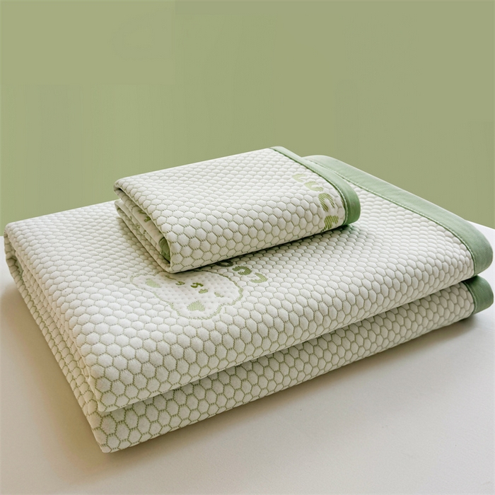 91家纺网 家纺一手货源 找家纺 喜居 2025新款LUCK小冰熊冰豆豆凉席 LUCK小冰熊-绿