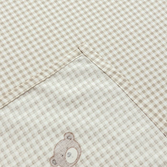 91家纺网 家纺一手货源 找家纺 绫韵 2025春夏新款ins清新卡通碎花全棉13372精梳纯棉单床单系列 小熊派