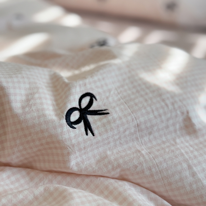 91家纺网 家纺一手货源 找家纺 优悦生活馆2025新款全棉纯棉水洗棉刺绣四件套 粉小格-蝴蝶结