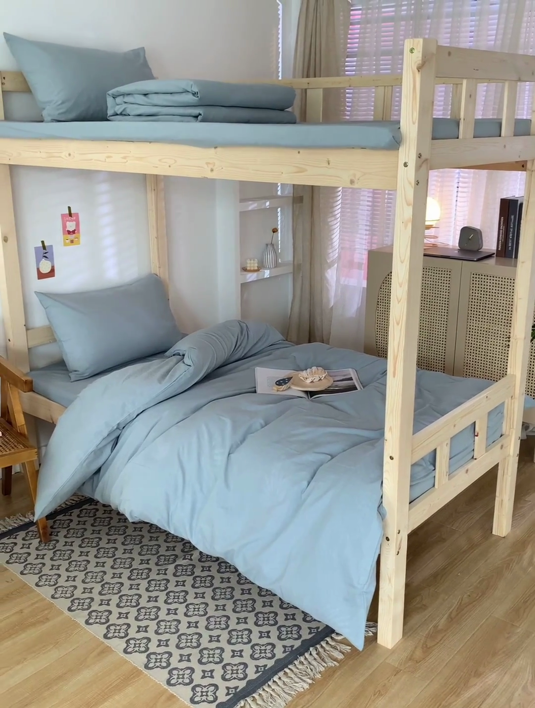 91家纺网 家纺一手货源 找家纺 水洗的故事 2025新款开学季色织水洗棉学生宿舍三件套 浅蓝素色