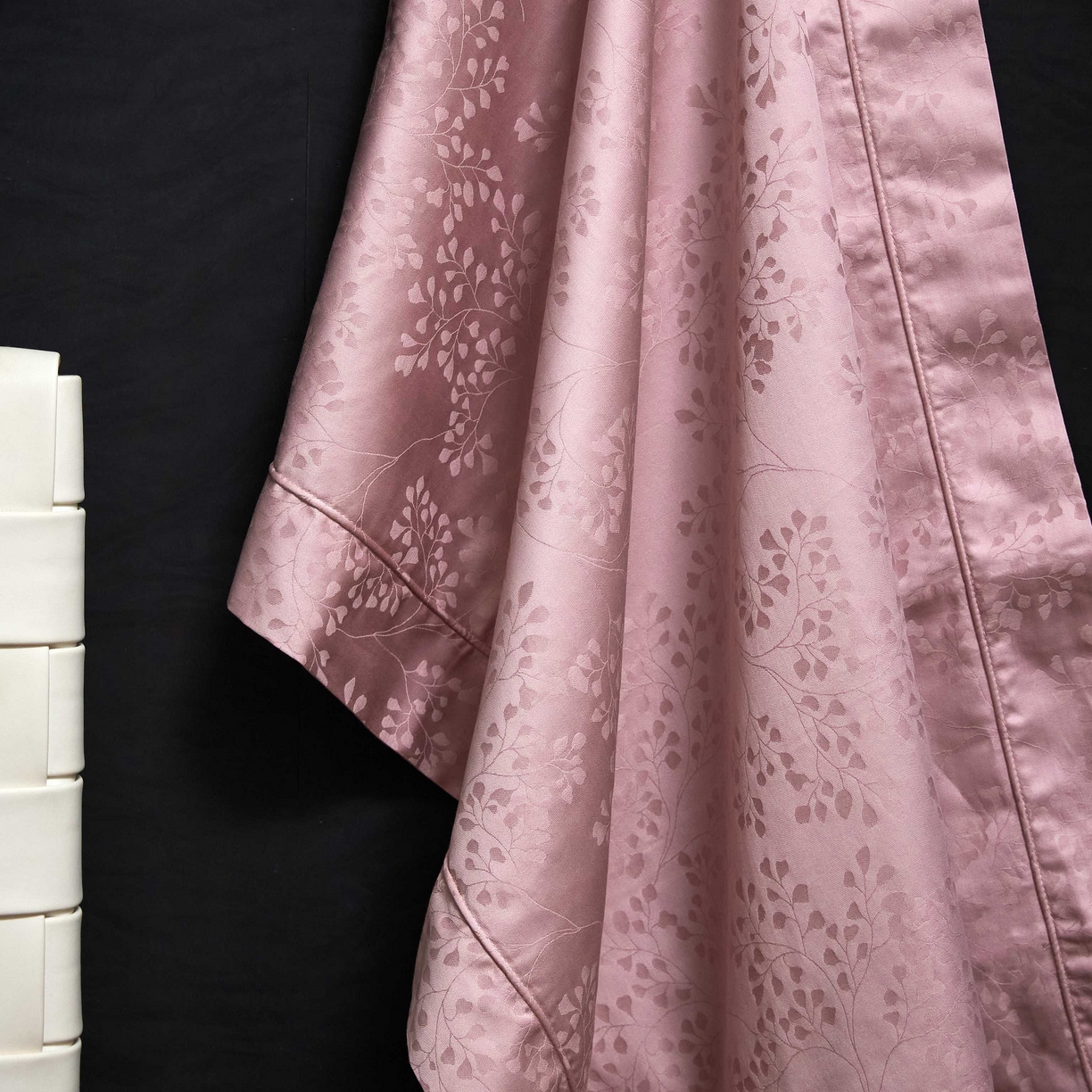 91家纺网 家纺一手货源 找家纺 榻尚家居 2025春夏新款长绒棉全棉纯棉贡缎提花手工立体埋绳工艺四件套 写意之美-豆沙