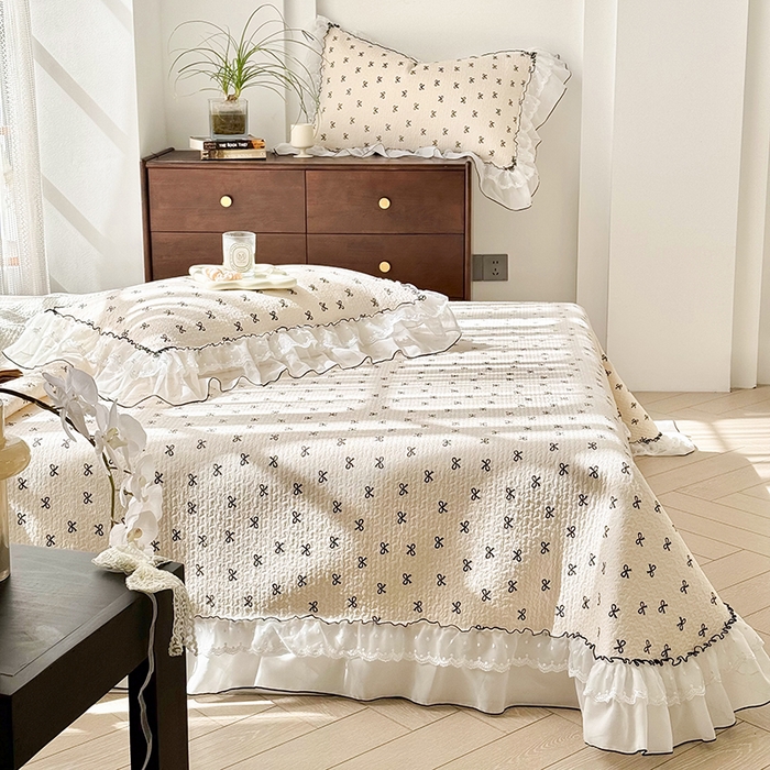 91家纺网 家纺一手货源 找家纺 金喜 2025新款韩版木棉印花小清新床盖双层蕾丝边夹棉床盖-小清新系列 蝴蝶梦