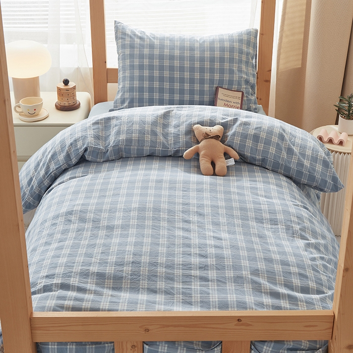 91家纺网 家纺一手货源 找家纺 水洗的故事 2025新款开学季色织水洗棉学生宿舍三件套 麦田兰