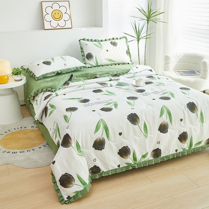 91家纺网 家纺一手货源 找家纺 品乐家纺 2025新款泡泡纱提花花边夏被四件套夏被空调被学生被 梦境花开