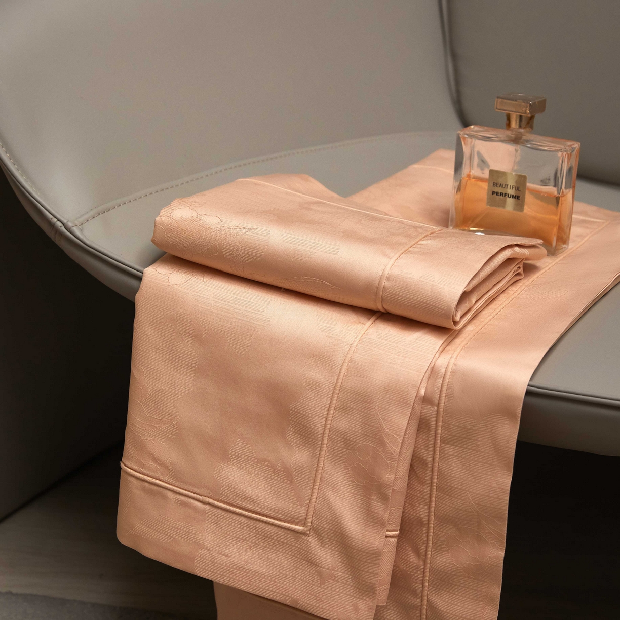 91家纺网 家纺一手货源 找家纺 榻尚家居 2025春夏新款长绒棉全棉纯棉贡缎提花手工立体埋绳工艺四件套 米菲娜（香槟色）