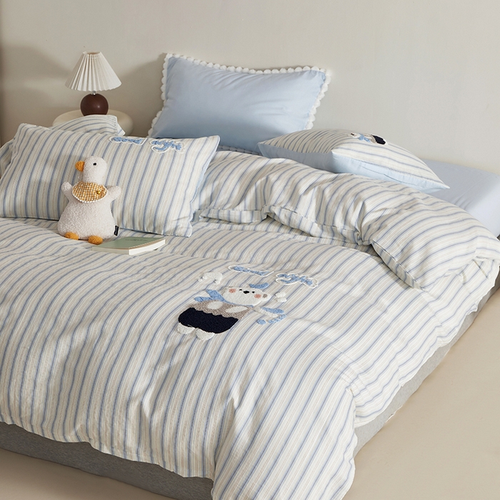 91家纺网 家纺一手货源 找家纺 怡家居 2025新款全棉双层纱可爱卡通毛巾绣四件套 晚安熊