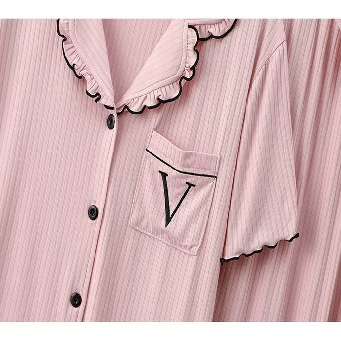 91家纺网 家纺一手货源 找家纺 洛兰沙家居馆【只代发】【只代发】 2025新款外贸欧美风8*5宽坑条莫代尔睡衣女春夏秋开衫翻领短袖长裤家居服 粉色