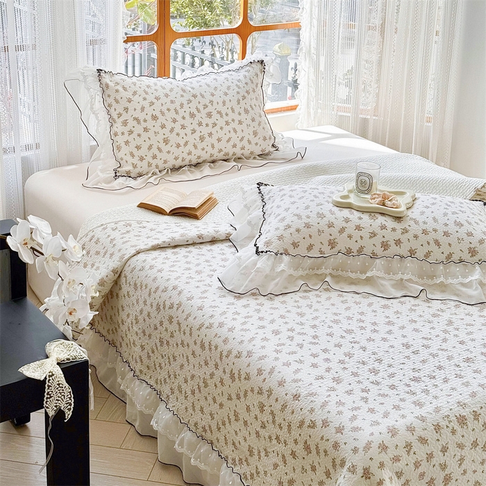 91家纺网 家纺一手货源 找家纺 金喜 2025新款韩版木棉印花小清新床盖双层蕾丝边夹棉床盖-小清新系列 花时光