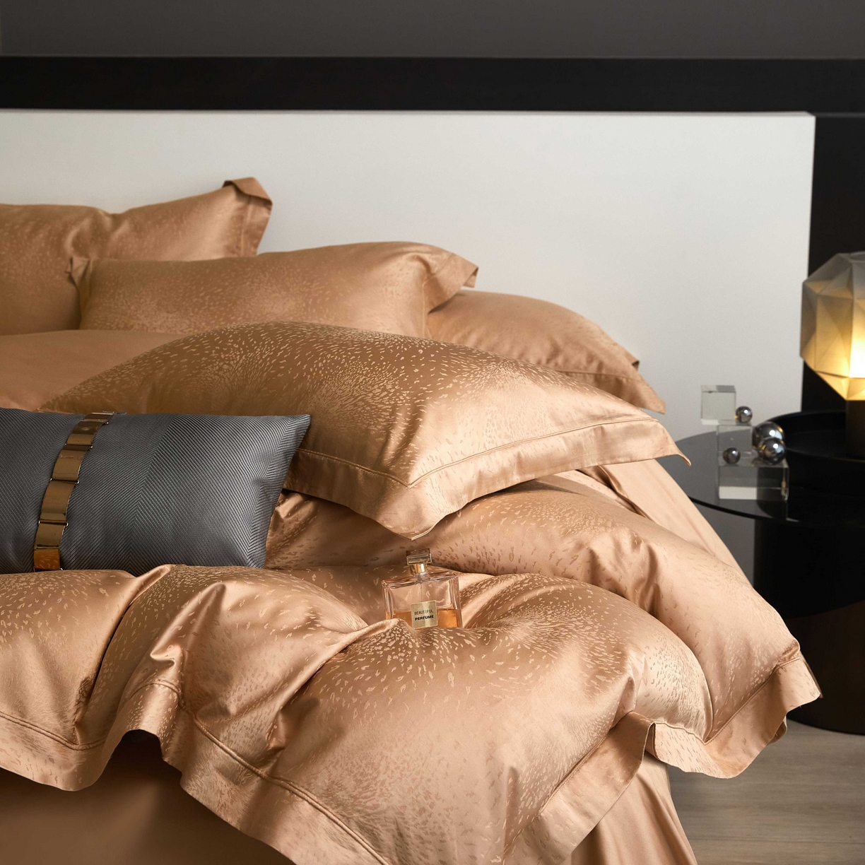 91家纺网 家纺一手货源 找家纺 榻尚家居 2025春夏新款长绒棉全棉纯棉贡缎提花手工立体埋绳工艺四件套 星耀（香槟色）