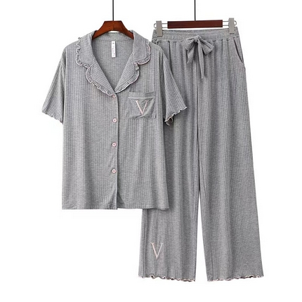 洛兰沙家居馆【只代发】【只代发】 2025新款外贸欧美风8*5宽坑条莫代尔睡衣女春夏秋开衫翻领短袖长裤家居服 浅灰