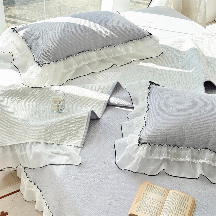 91家纺网 家纺一手货源 找家纺 金喜 2025新款韩版木棉纯色床盖双层蕾丝边夹棉床盖-星梦系列 星梦-松灰